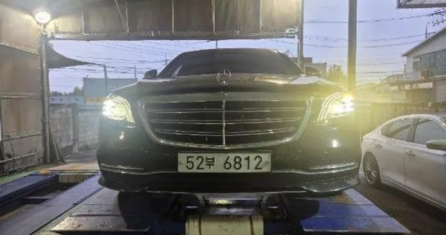 Mercedes-Benz S-Class 