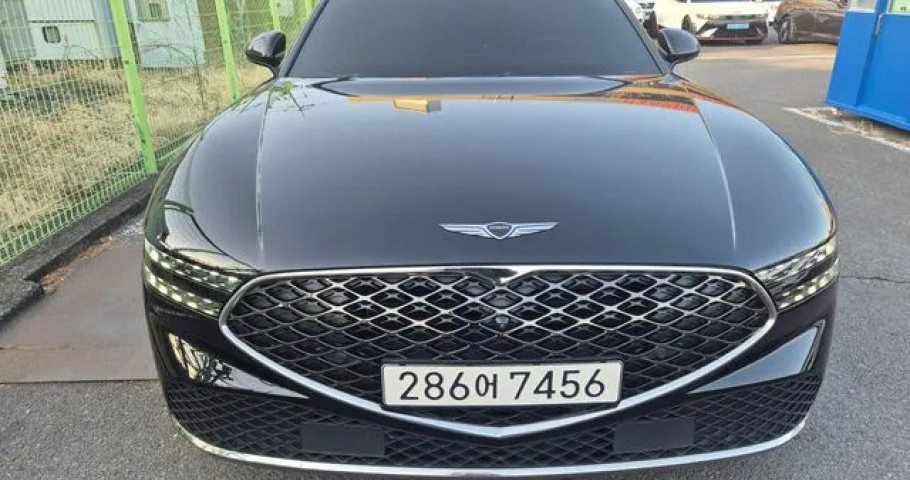 Genesis G90 