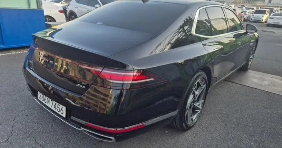 Genesis G90 
