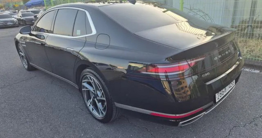 Genesis G90 