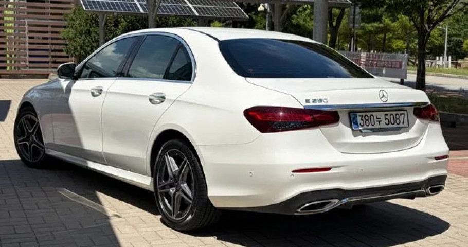 Mercedes-Benz E-Class 