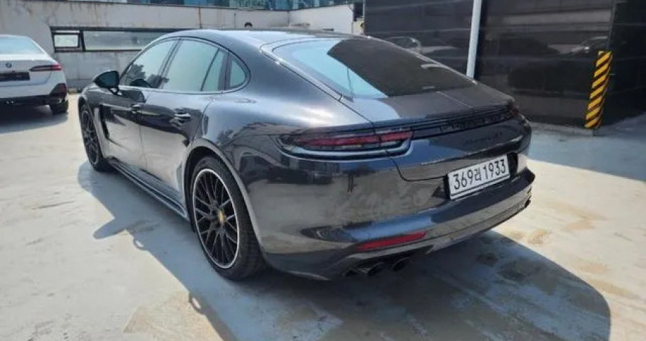 Porsche Panamera 