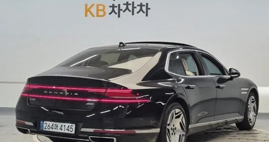 Genesis G90 