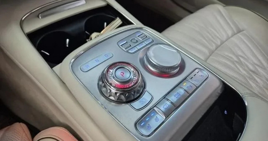 Genesis G90 