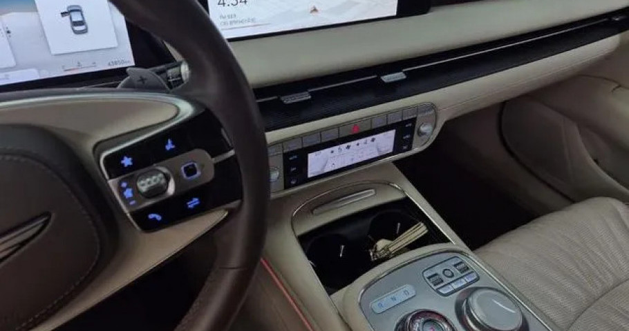 Genesis G90 