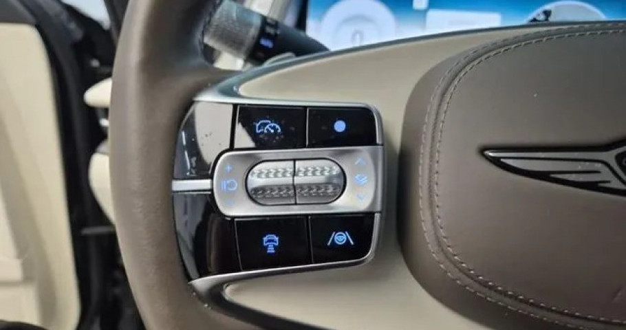 Genesis G90 