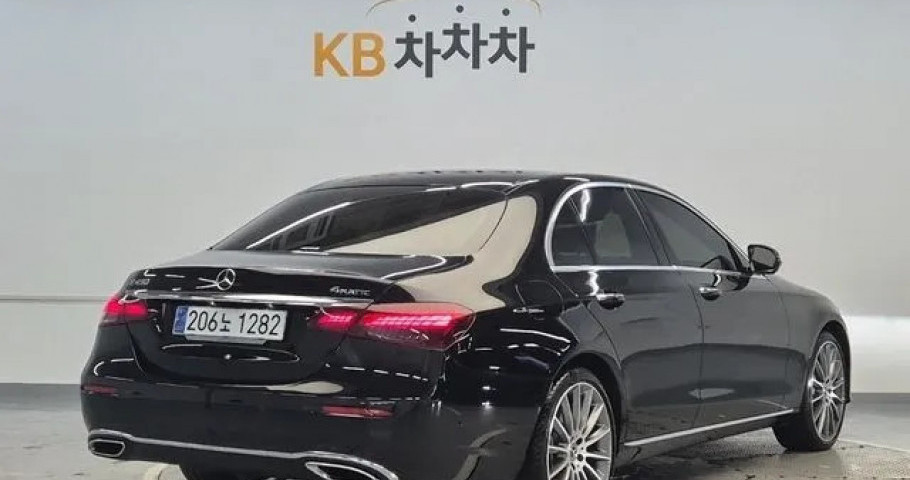 Mercedes-Benz E-Class 