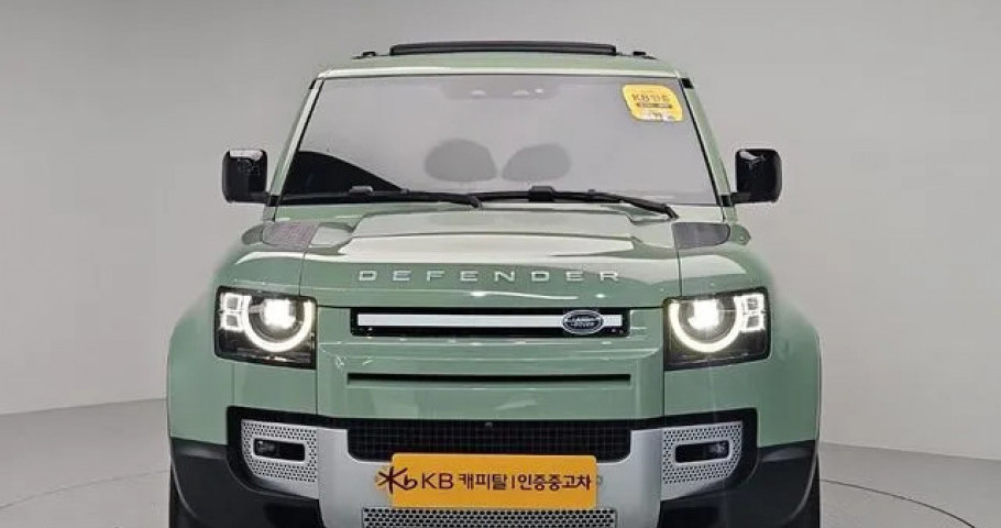Land Rover Defender 