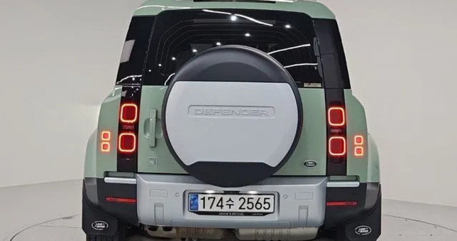 Land Rover Defender 