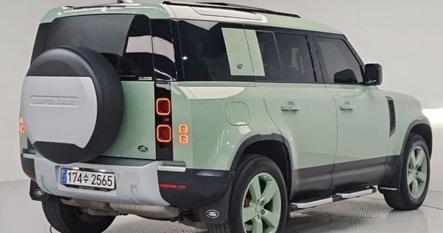 Land Rover Defender 