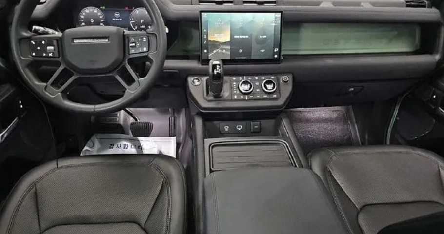 Land Rover Defender 