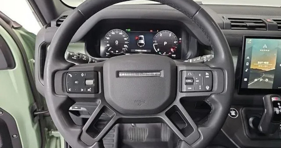 Land Rover Defender 