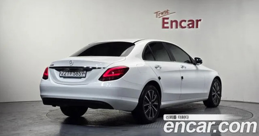 Mercedes-Benz C-Class 