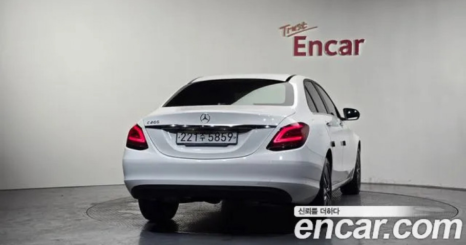 Mercedes-Benz C-Class 