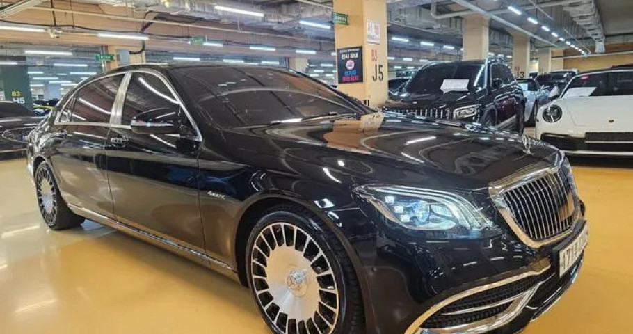 Mercedes-Benz S-Class 