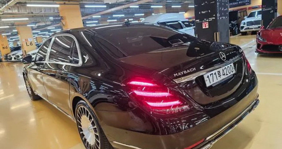 Mercedes-Benz S-Class 