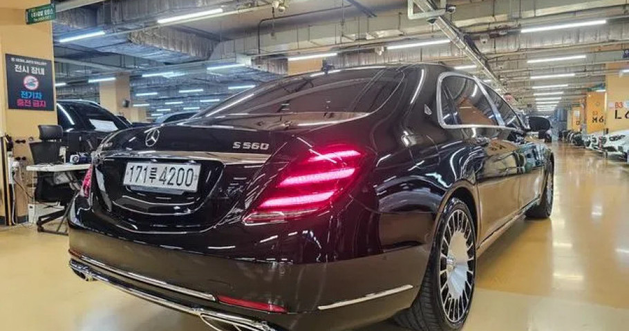 Mercedes-Benz S-Class 