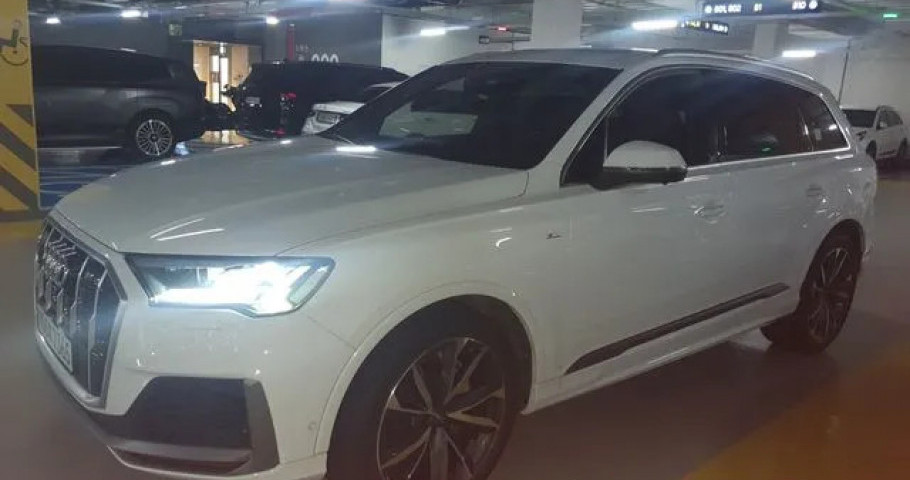 Audi Q7 