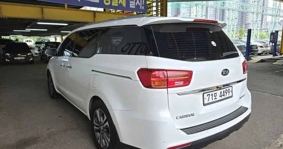 Kia Carnival 