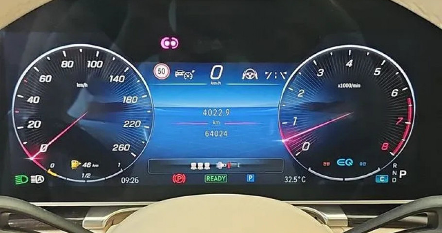 Mercedes-Benz S-Class 