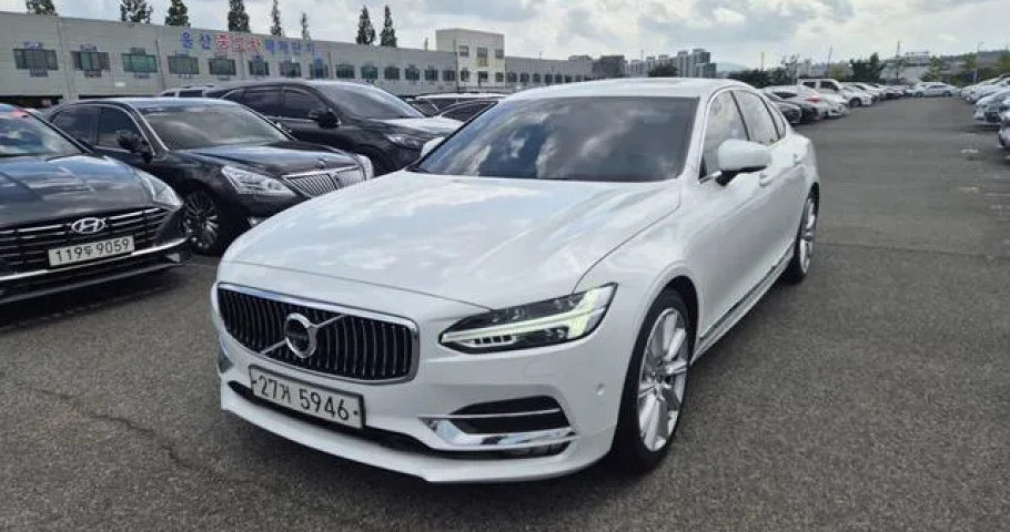 Volvo S90 