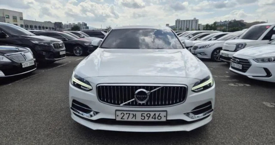 Volvo S90 