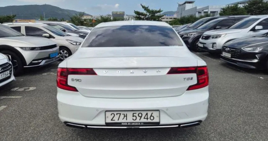 Volvo S90 