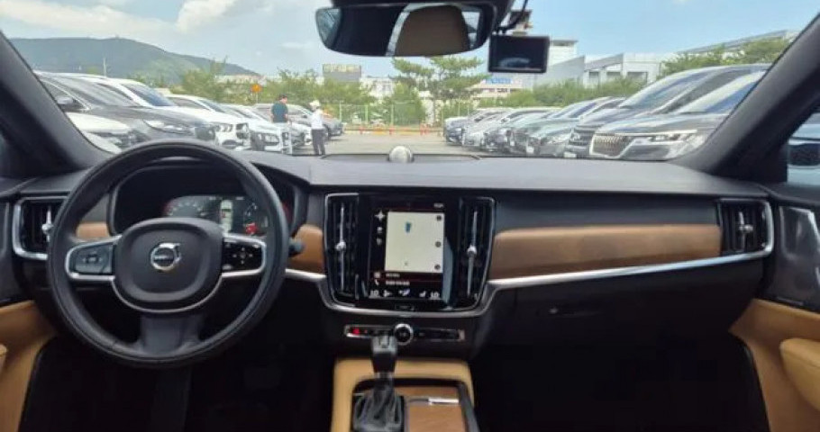 Volvo S90 