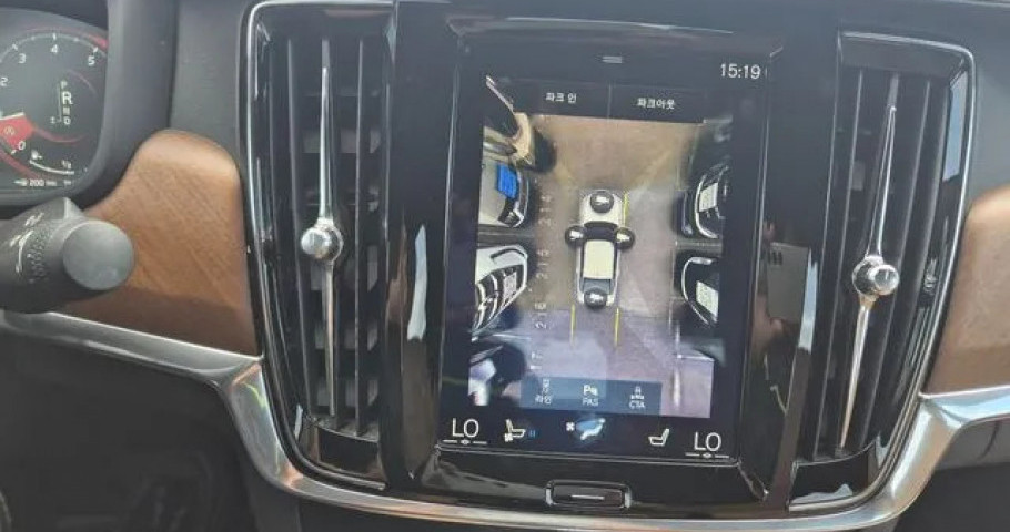 Volvo S90 
