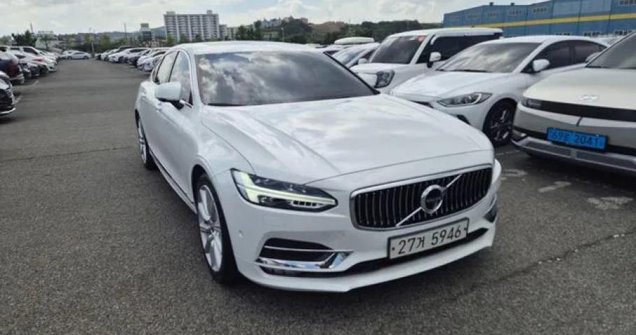Volvo S90 