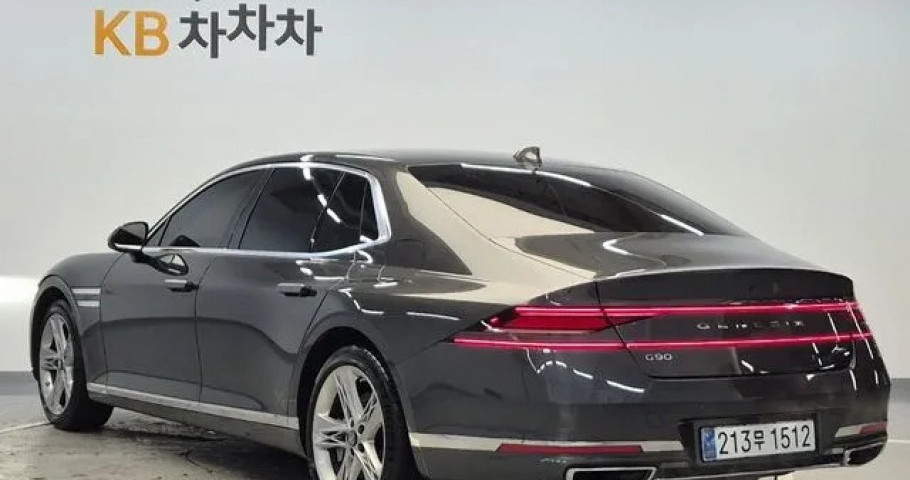 Genesis G90 