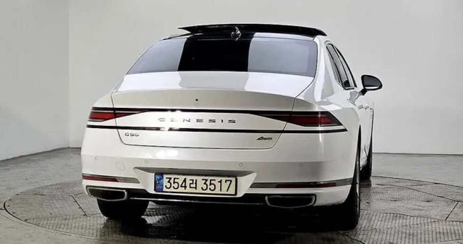 Genesis G90 