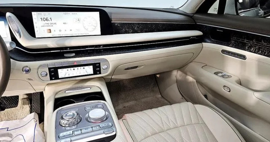 Genesis G90 