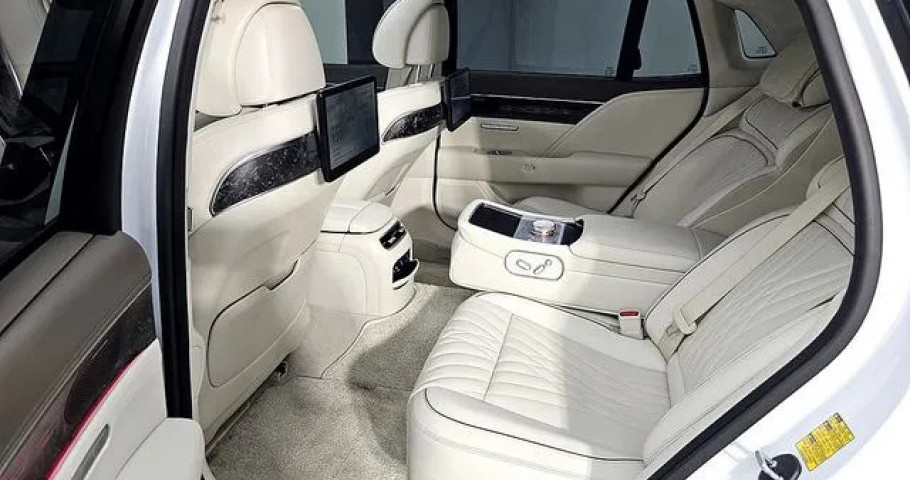 Genesis G90 