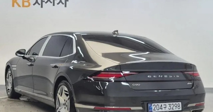 Genesis G90 