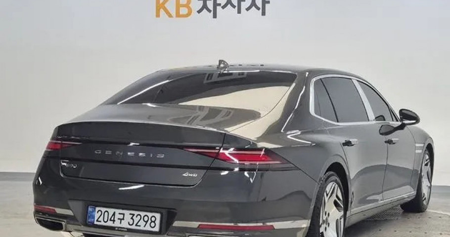 Genesis G90 