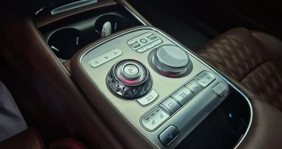 Genesis G90 
