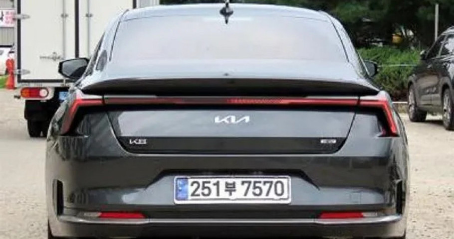 Kia K8 