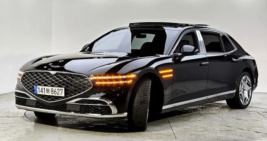 Genesis G90 