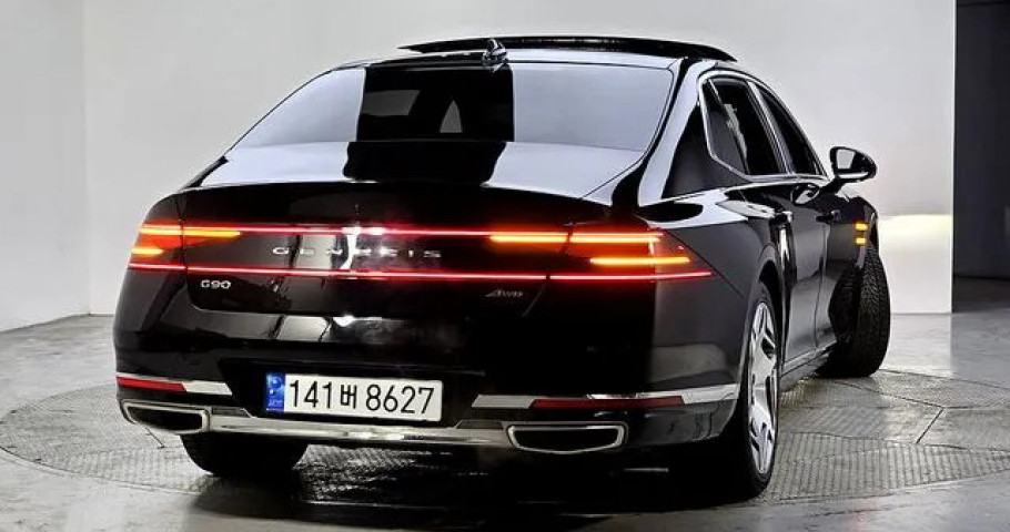 Genesis G90 