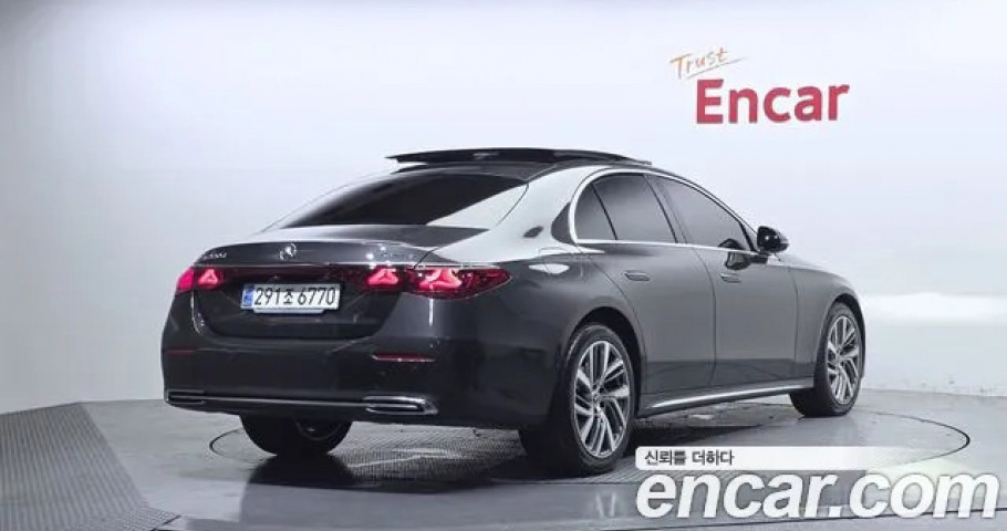 Mercedes-Benz E-Class 