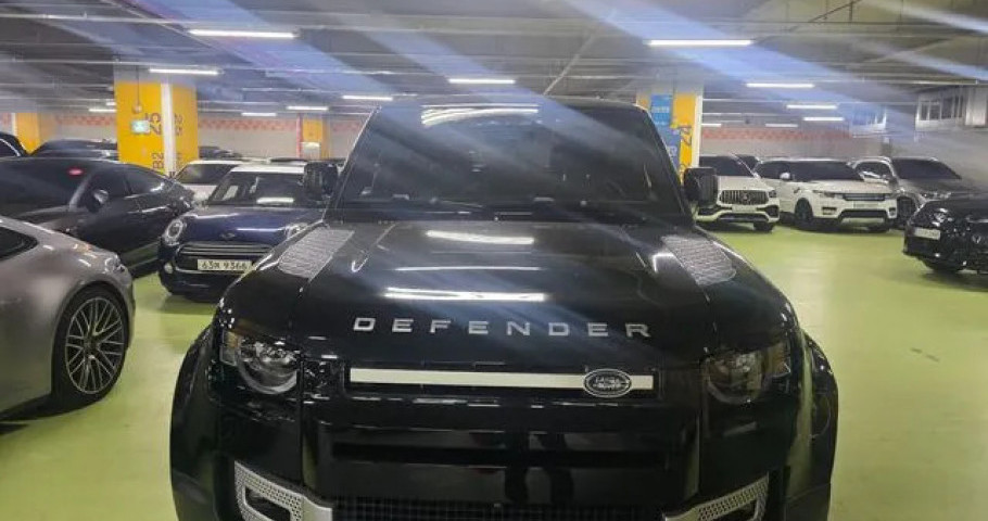 Land Rover Defender 