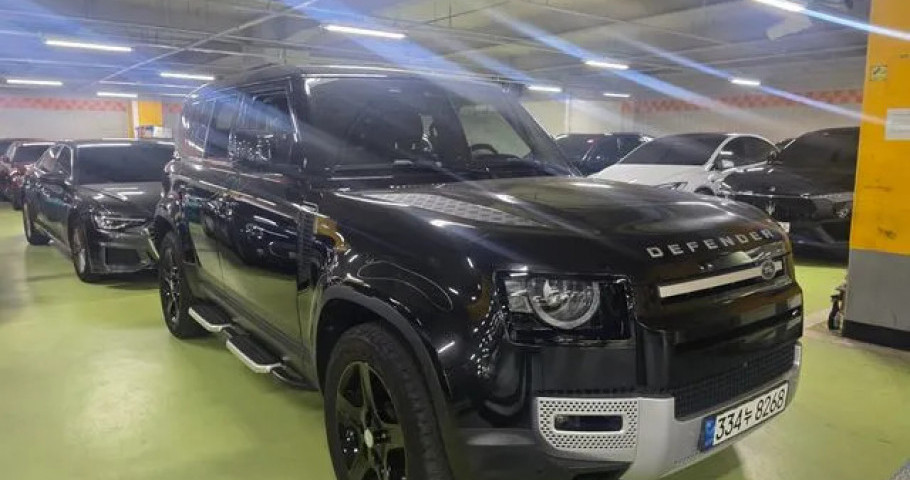 Land Rover Defender 