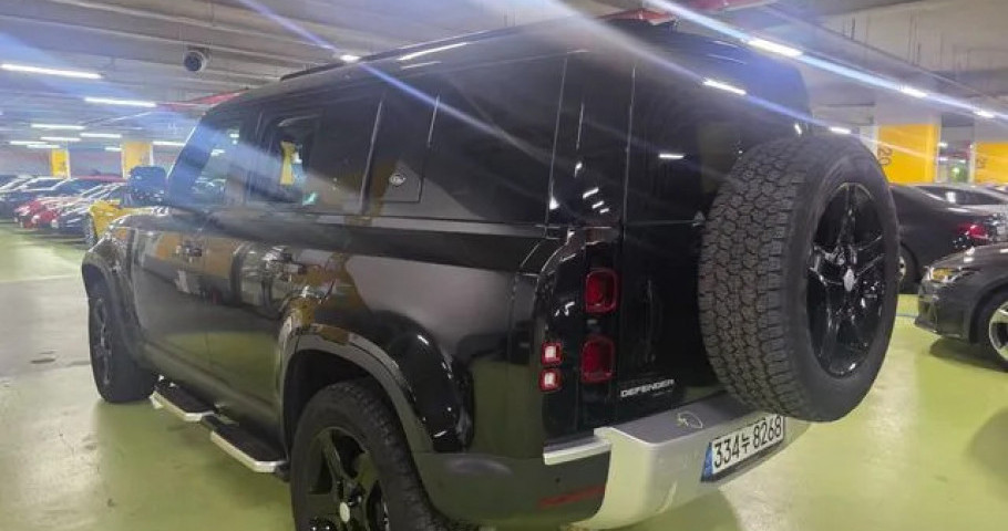 Land Rover Defender 