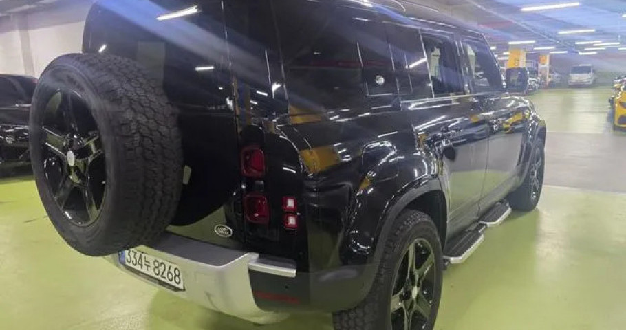 Land Rover Defender 