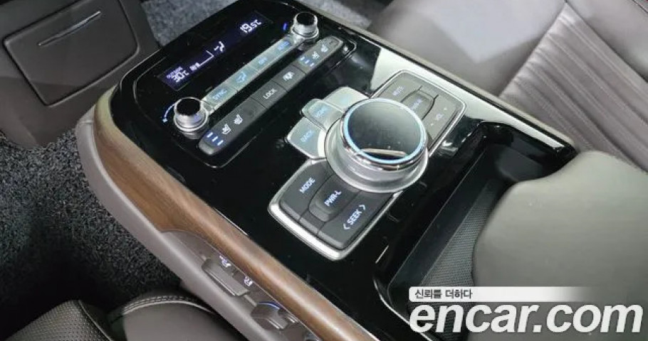 Genesis G90 