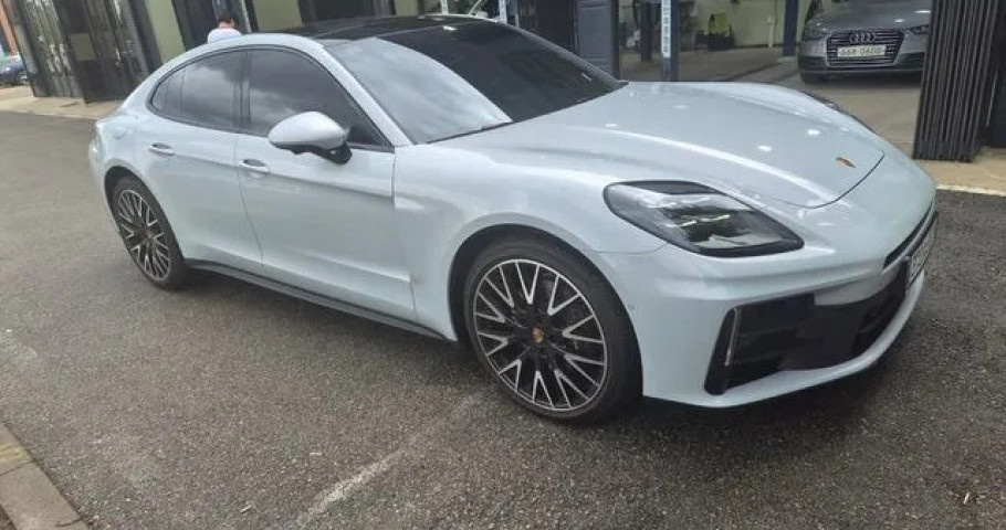 Porsche Panamera 