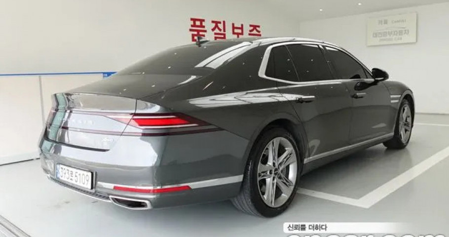 Genesis G90 
