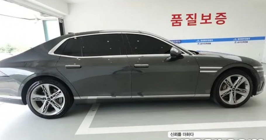 Genesis G90 
