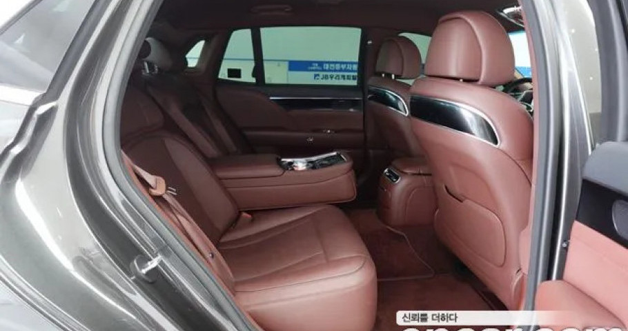 Genesis G90 